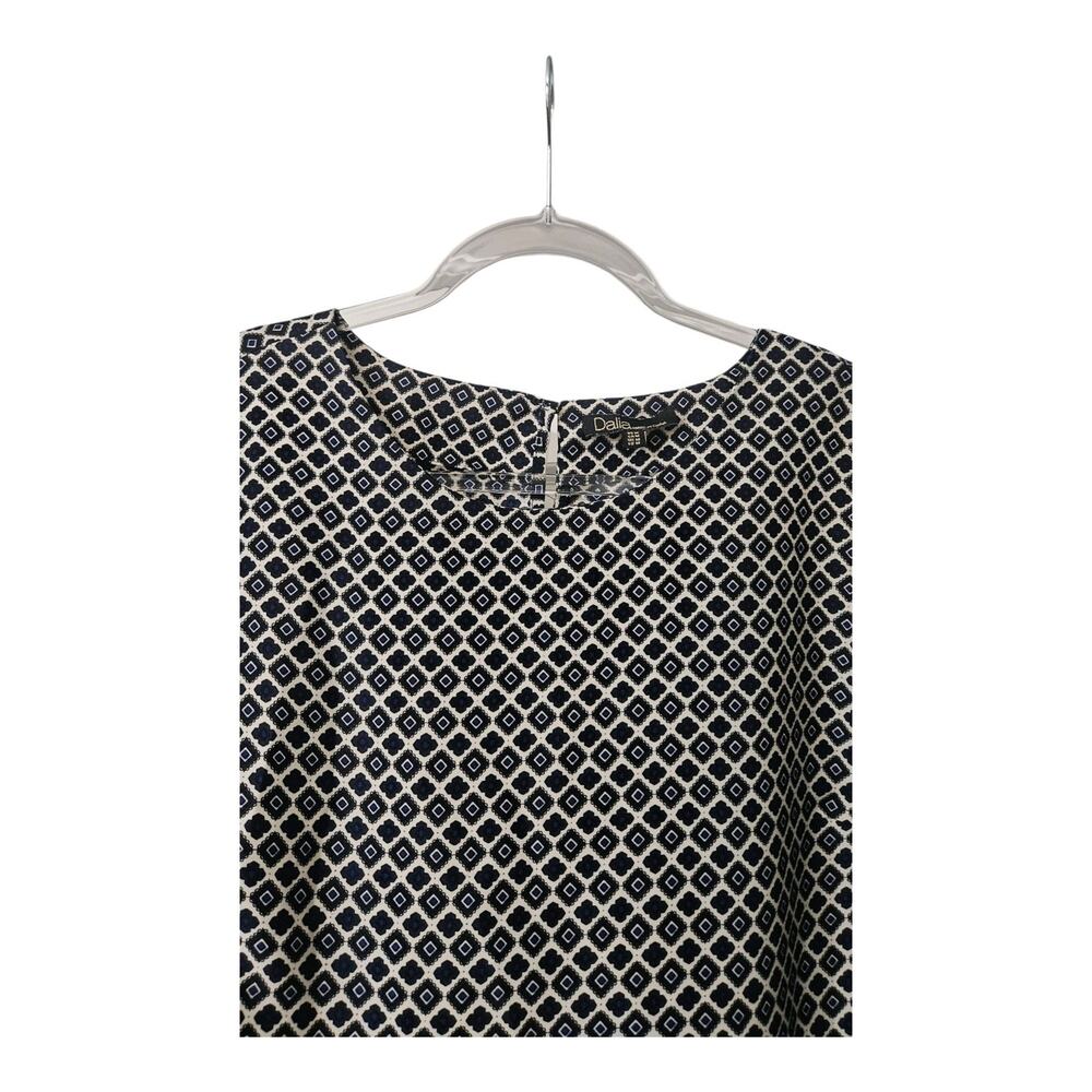 Dalia Collection Womens M Blouse Top 3/4 Sleeve Keyhole Button Geometric Boxy - Picture 3 of 9